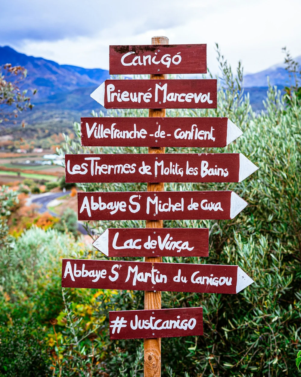 Panneau de directions en montagne
